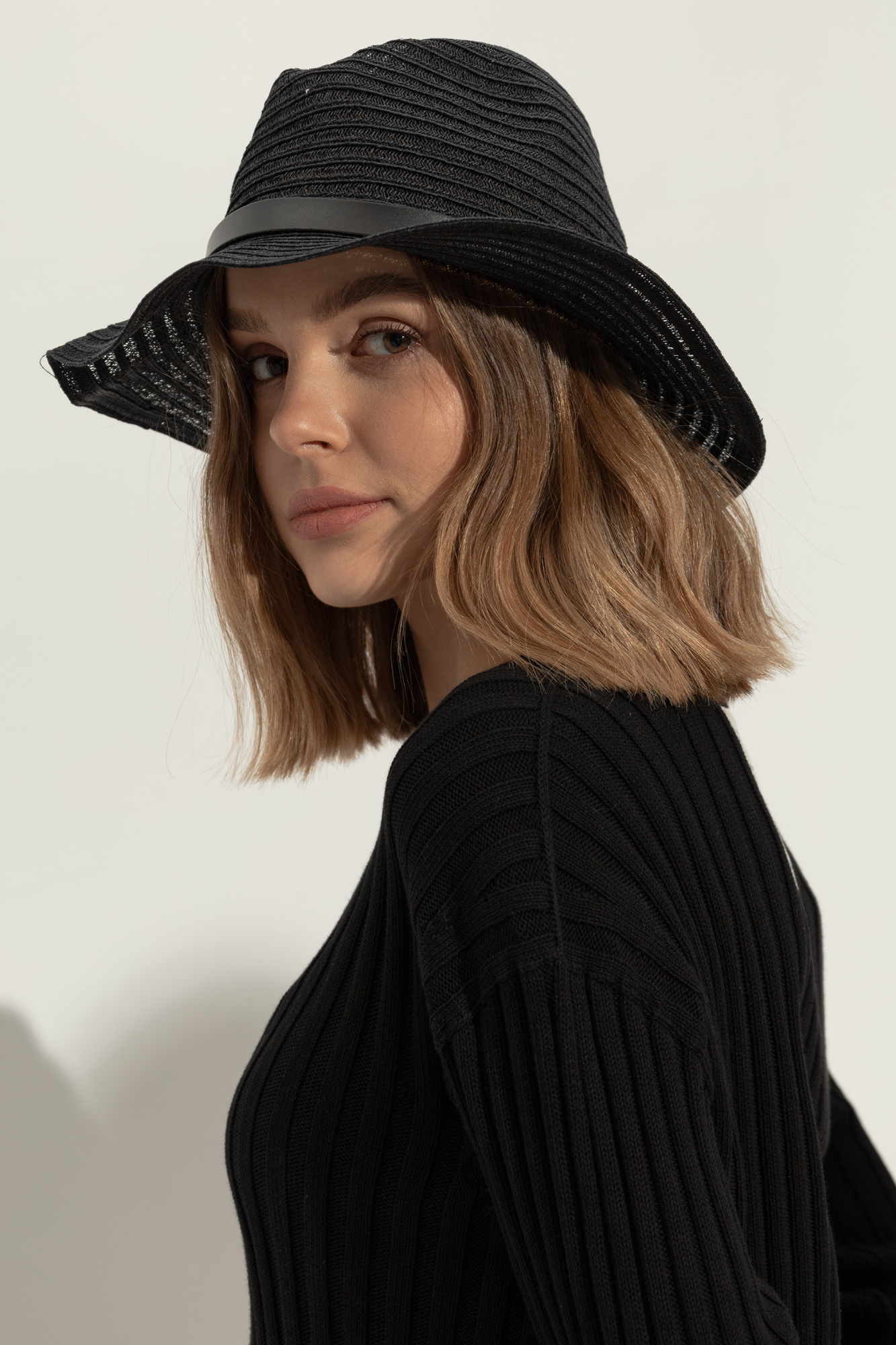 ハット EMPORIO ARMANI Woman Hat Black EW001615AF15061 UC001 Black Straw hat Emporio Armani - Vitkac AS